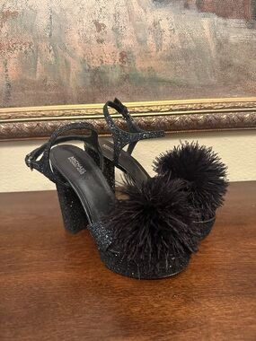 Brand New Michael Kors Fara Glitter Pom Pom Black Platform Sandal Size 7